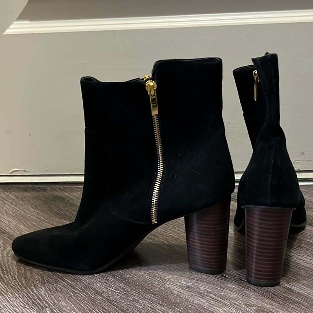 Aerosoles Black Suede booties sz. 11